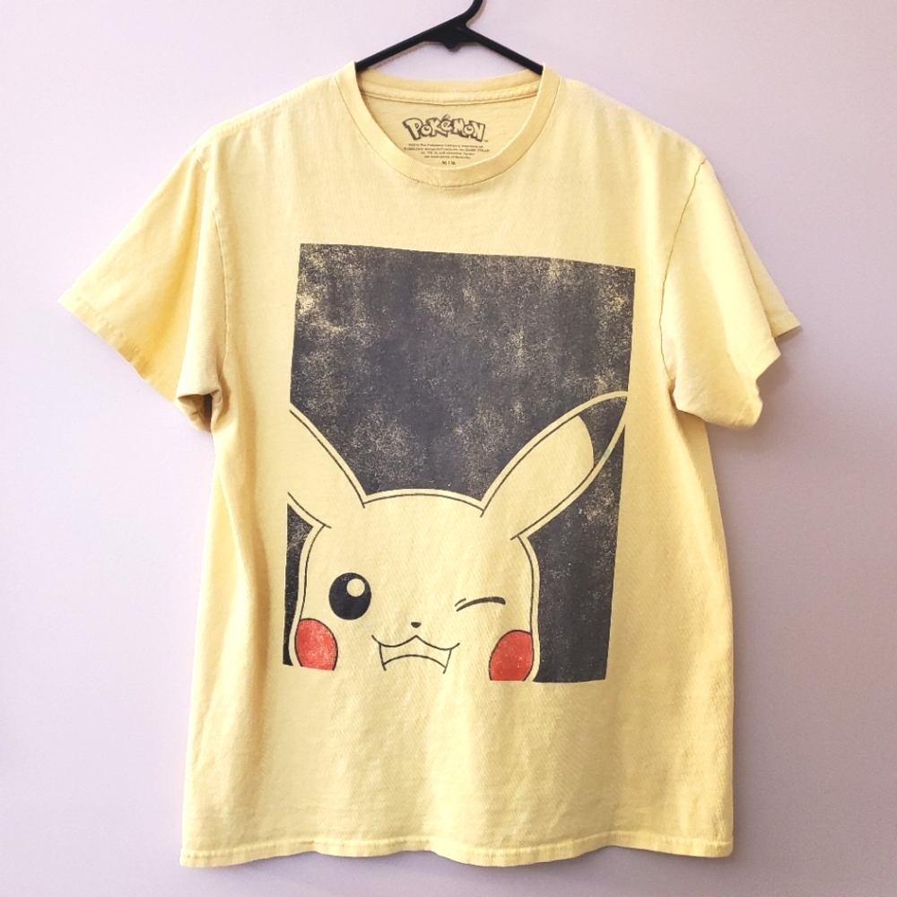 Pikachu pokemon graphi tee - Size M